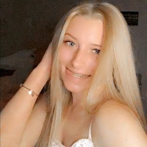 Meet your Posher, Adalaya